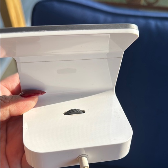 Belkin Dual-Tone Device Dock - Picture 4 of 5